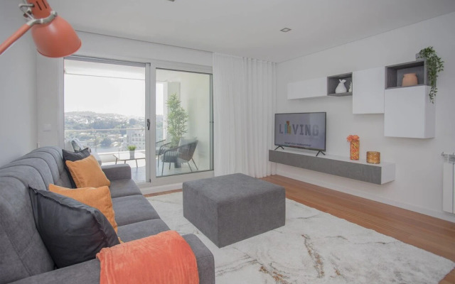 Liiiving - Luxury River View Apartment III