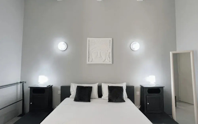 Spacious 1BR Apartment on Charming Street