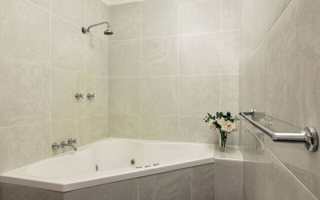 Mt Tamborine Stonehaven Boutique Hotel