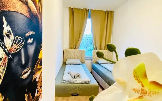 Rooms in Cozy 4BR Shared Apt Central