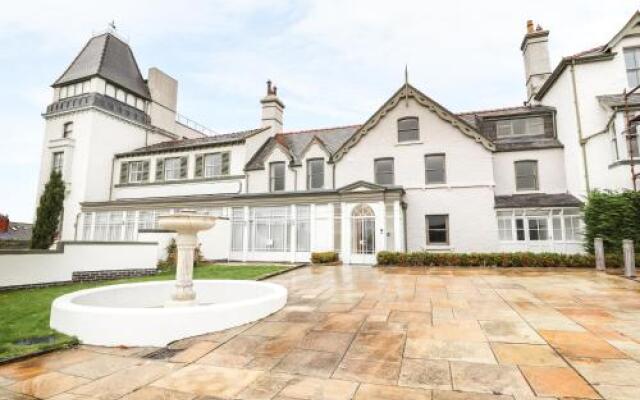 Apartment 33 Deganwy Castle, Deganwy