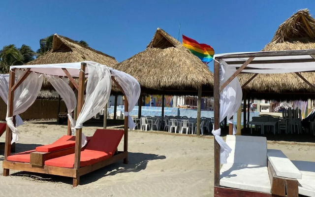 Club de Playa Dioses y Reinas