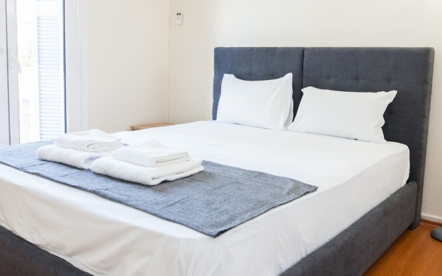 Spacious New Apartment in Alimos