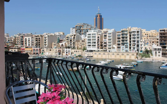 Spinola Bay Apartment by Getaways Malta