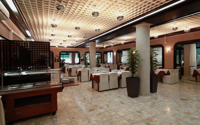 Hotel Sumratin