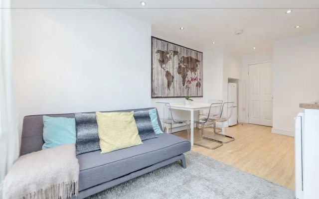 Clapham 2Bed with Patio by BaseToGo