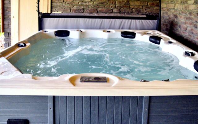 Lush Chalet In Septon With Sauna