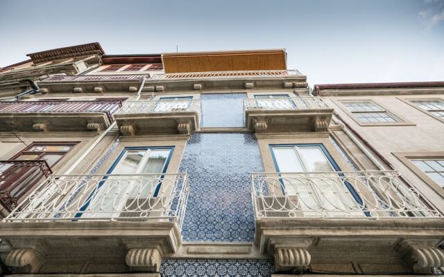 Janelas de São Bento by Porto City Hosts