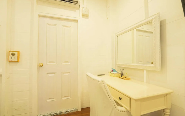 RoomQuest Baan Khun Phra The Iconic