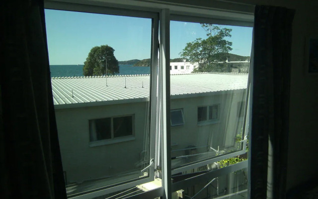 Cap'n Bob's Beach House - Hostel