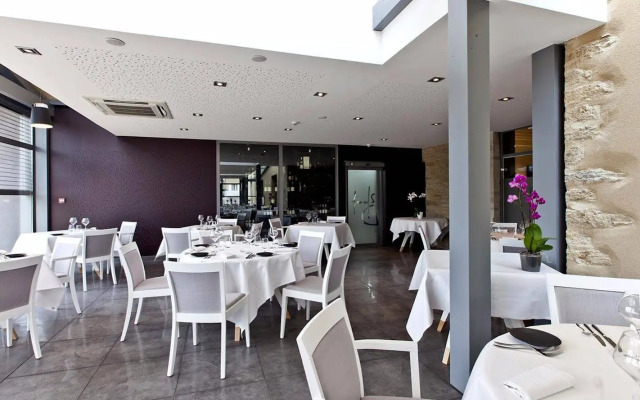 Logis Hostellerie St Germain