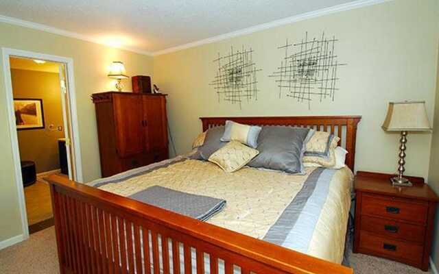 3 Br: Summit 205 C