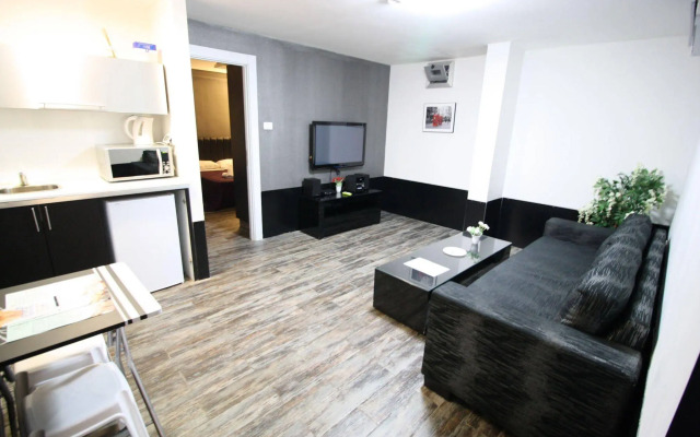 Rich Luxury Suites