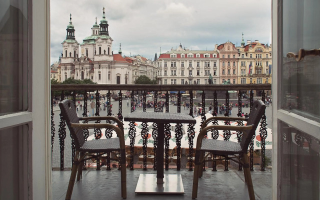 Old Town Square Residence by Emblem
