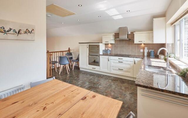 Host Stay Farrers View
