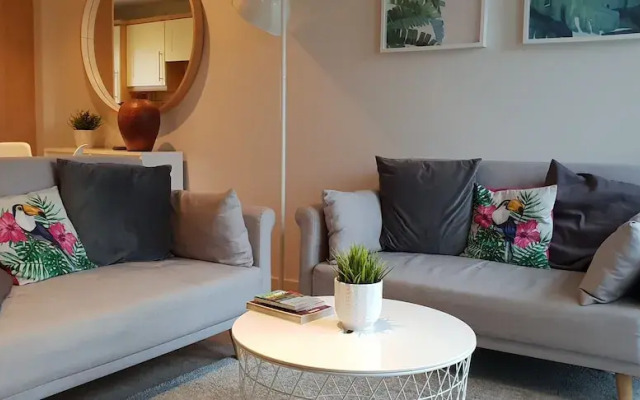 Quiet Modern 2 bed 2 bath with elevator