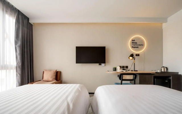 Seekers Finders Rama IV Hotel, SureStay Collection by BW