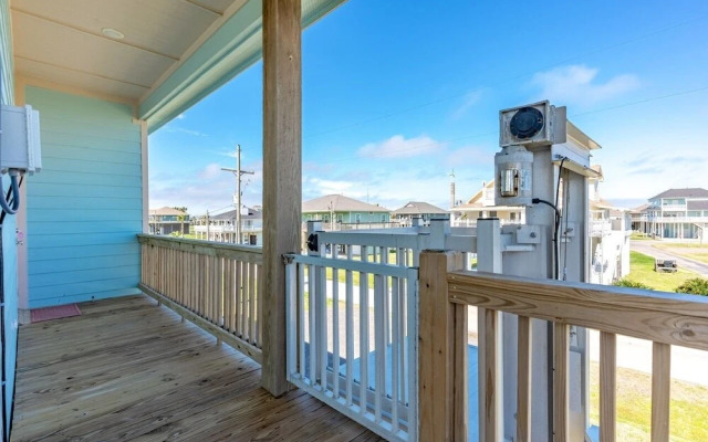 Tidewater 4 Bedroom Home by RedAwning