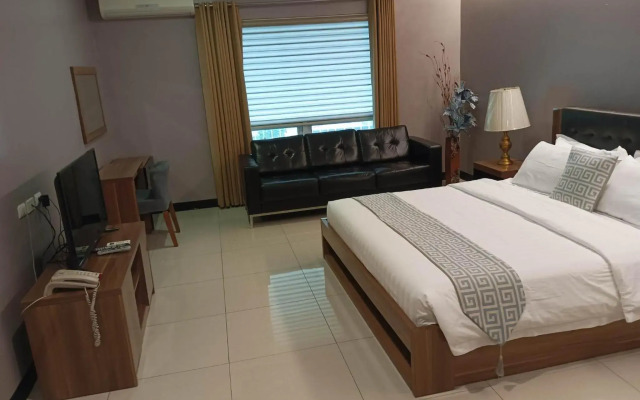 Ybc Grand Hotel