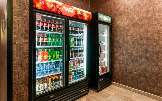 Cobblestone Hotel & Suites - Appleton International Airport
