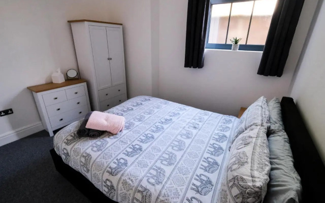 The Eden Warehouse - Pink Apartment (sleeps 4)