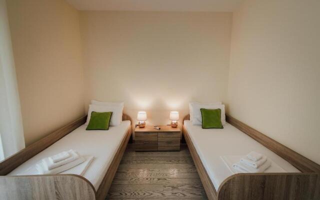 Green Bay Apartments Morinj