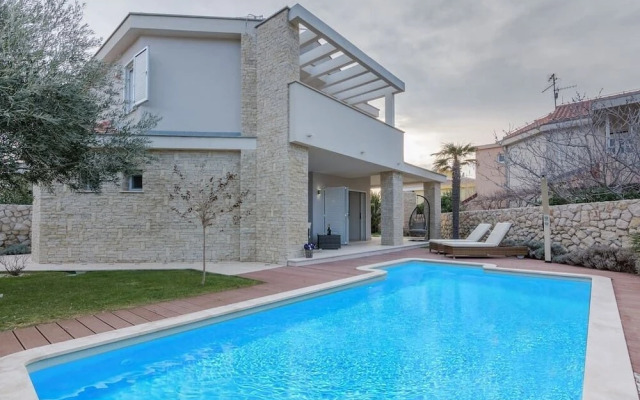 Luxury Villa White Rose with the Pool