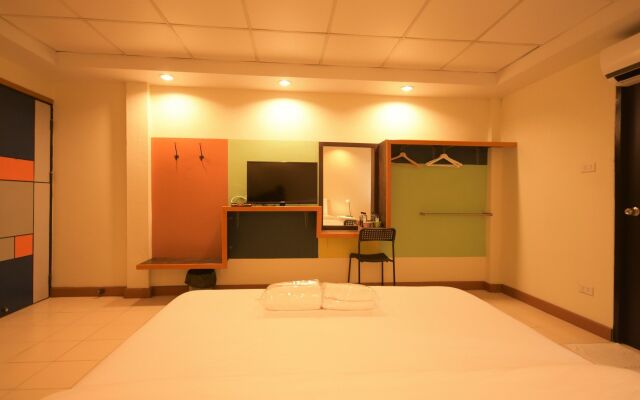 ROOM at PRACHACHUEN