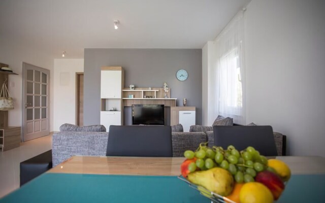 Enelani Apartments