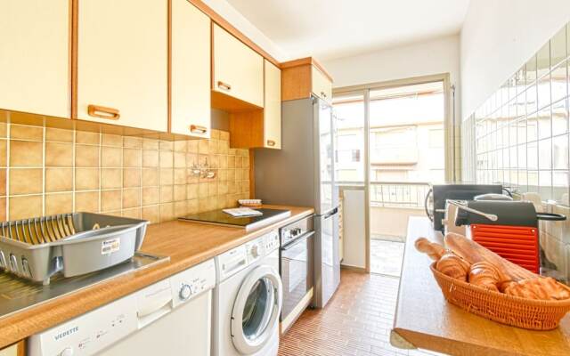 Bright Apartment near Croisette with terrace and parking by GuestReady