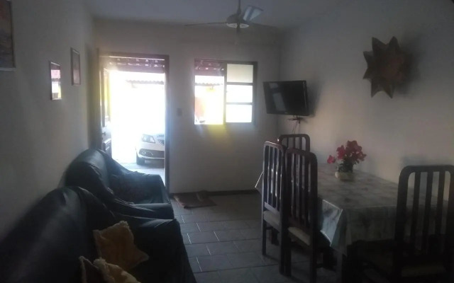 Casa com 2 quartos em condomínio