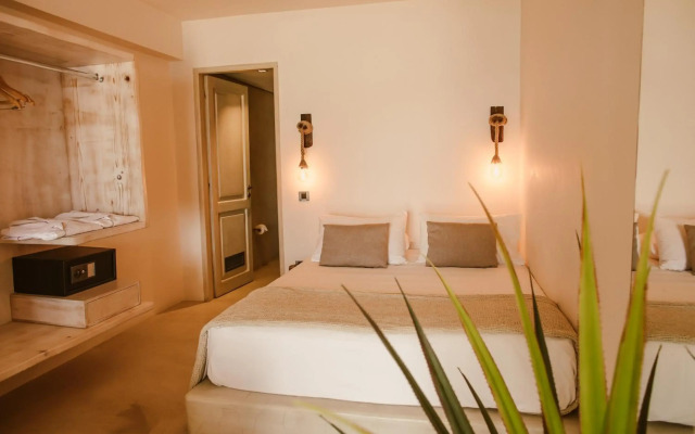 Gloria Maris Hotel Suites & Villas