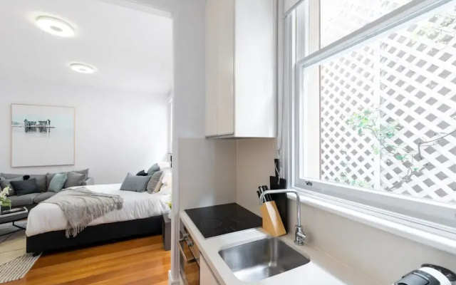 Renovated Studio in Bohemian Area Close to City