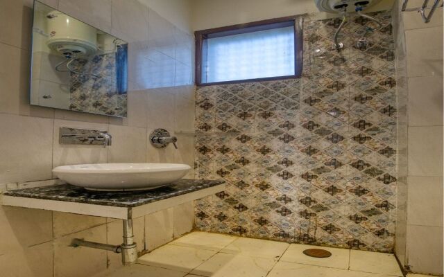 OYO 42743 Hotel Midway