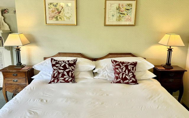 Farthings Hotel and Restaurant