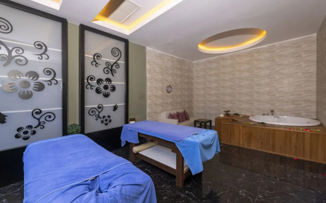 Port River Hotel & Spa