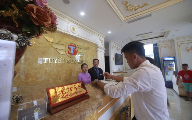 Tuyet Son Hotel