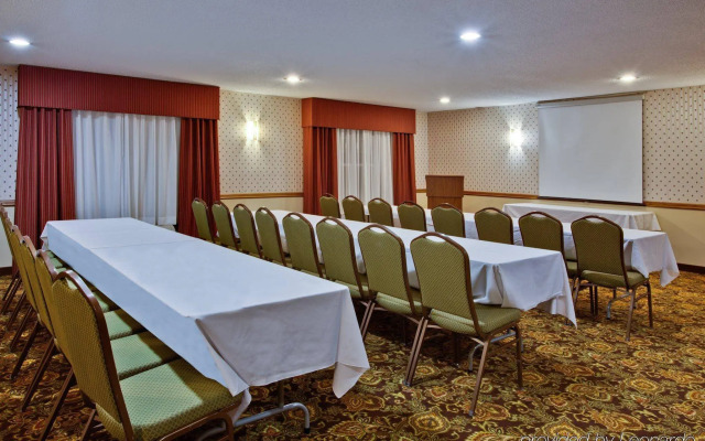 Country Inn & Suites by Radisson, Grinnell, IA