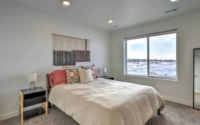 Modern Mountain Townhome - Ski Nearby