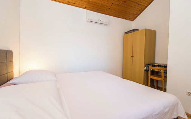 Apartment and Rooms Ive