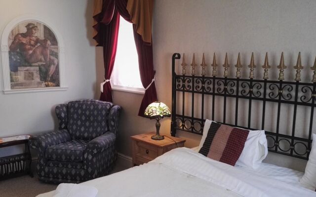 Dukes Folly Hotel