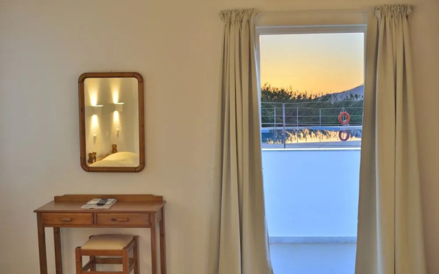 Reina Apartments