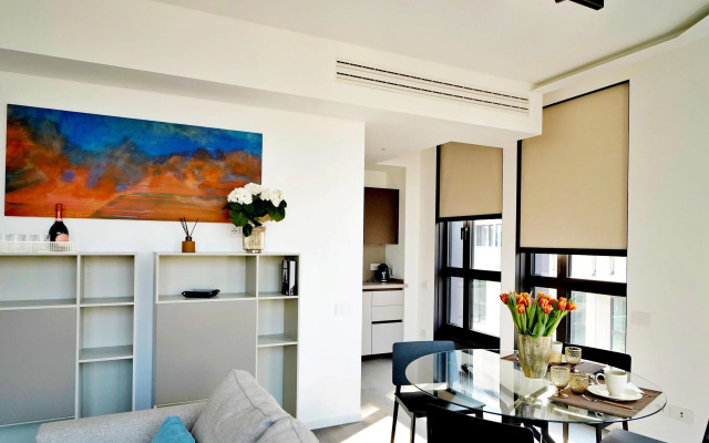 San Babila Modern Apartment