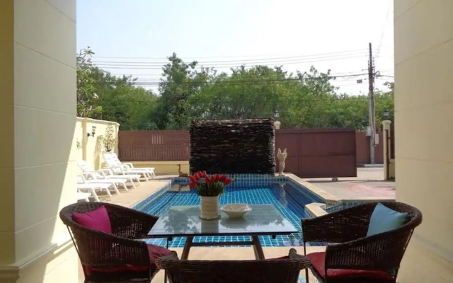 4 Bedroom Villa Private Pool Central Pattaya 15 min Away