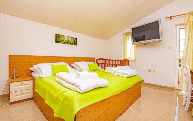 Stunning Home in Brodarica With Jacuzzi, Wifi and 4 Bedrooms