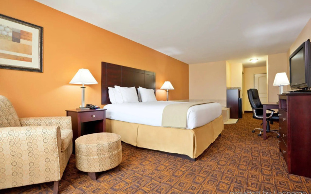 Holiday Inn Express & Suites Cincinnati - Mason by IHG
