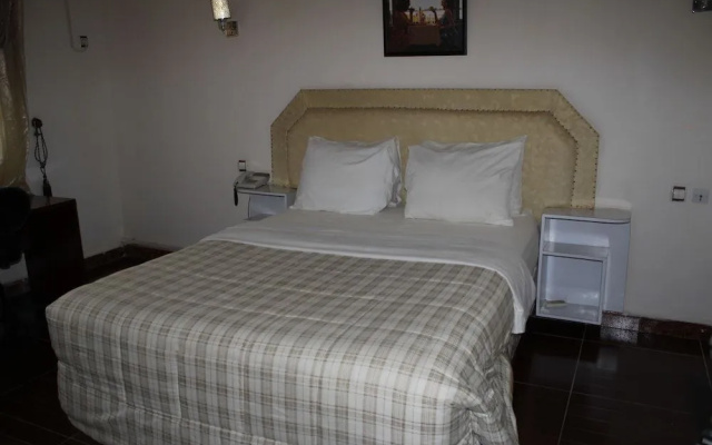 Zambezi Inn Airport Hotel