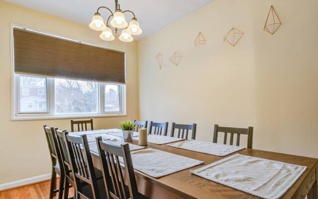 Modern Townhouse w/ Pool Table by Cozysuites