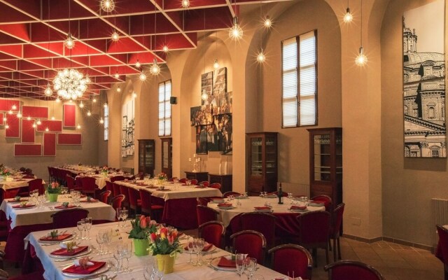Casa Regina Montis Regalis