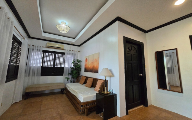 Grand Villa Laguna